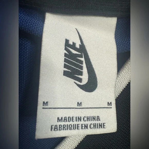 Nike Sweatshirt - Picture 4 of 9